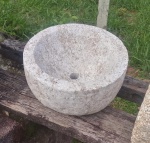 Linda cuba em pedra apicuada polida com furação , nunca usada, mede 37x20 cm altura