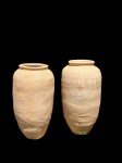 Par de grandes e lindo vasos de barro , medem 1,10x55 cm diam.