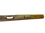 Antiga ferramenta de trabalho de marceneiro em madeira de grossa espessura com policromia verde , mede 75x8x4 cm espessura