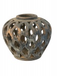 Antiga e linda peça oriental, possivelmente cerâmica ou pedra vulcânica , pode ser usada como porta velas , mede 30x35 cm largura