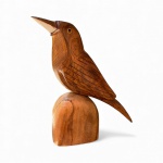 Linda escultura em madeira jacarandá com base em madeira , representando pássaro, mede