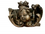 Antigo e lindo fragmento Portugues, anjo barroco, em madeira entalhada , necessita pequeno restauro, faltando um pedaço pequeno do lado esquerdo da peça, mede 20x18 cm