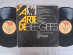 LP BEE GEES - A ARTE DE BEE GEES CAPA DUPLA // CAPA CONFORME FOTOS // DISCO EM MUITO BOM ESTADO // PODE CONTER RISCOS QUE CAUSAM CHIADOS, RUÍDOS OU PULOS