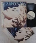 LP MADONNA - TRUE BLUE C/ ENCARTE // CAPA CONFORME FOTOS // DISCO EM MUITO BOM ESTADO // PODE CONTER RISCOS QUE CAUSAM CHIADOS, RUÍDOS OU PULOS
