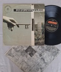 LP SCORPIONS - CRAZY WORLD C/ ENCARTE // CAPA CONFORME FOTOS // DISCO EM MUITO BOM ESTADO // PODE CONTER RISCOS QUE CAUSAM CHIADOS, RUÍDOS OU PULOS