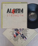 LP THE ALARM - STRENGTH C/ ENCARTE // CAPA CONFORME FOTOS // DISCO EM MUITO BOM ESTADO // PODE CONTER RISCOS QUE CAUSAM CHIADOS, RUÍDOS OU PULOS