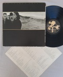 LP U2 - THE JOSHUA TREE CAPA DUPLA C/ ENCARTE // CAPA CONFORME FOTOS // DISCO EM MUITO BOM ESTADO // PODE CONTER RISCOS QUE CAUSAM CHIADOS, RUÍDOS OU PULOS