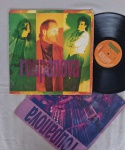 LP ROUPA NOVA - FRENTE E VERSOS C/ ENCARTE // CAPA CONFORME FOTOS // DISCO EM MUITO BOM ESTADO // PODE CONTER RISCOS QUE CAUSAM CHIADOS, RUÍDOS OU PULOS