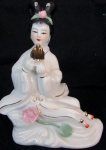 GUEICHA - ESTATUETA EM PORCELANA CHINESA ANTIGA - 15CM X 8,5 CM - LINDA PEÇA