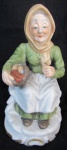 SENHORINHA CAMPONESA - ESTATUETA EM PORCELANA - TAIWAN - 17 X 9 CM  - BEM DETALHADA