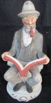 SENHORZINHO LENDO LIVRO - ESTATUETA EM PORCELANA - TAIWAN - 20 X 9 CM