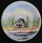 PRATO DE PAREDE - PORCELANA - SCHIMIDT -SC- DECORAÇAO COM CENAS DE POMERODE - 11,5 DIAM