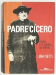 Livro: `PADRE CÍCERO: Poder, fé e guerra no sertão`, de Lira Neto. São Paulo: Companhia das Letras, 2009; 557p. Broch. ilustr. Manchas no corte lateral, texto preservado.