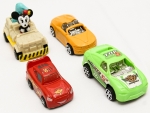 Lote com 4 carrinhos, sendo um 1 Minnie Mouse Dinosaur Disney McDonald`s, ano 2011, além de 3 carrinhos diversos, complete sua coleção.