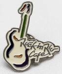Colecionismo - Pin guitarra - do Extinto Rock in Rio Café (1997/2001), localizado no Barrashopping - RJ