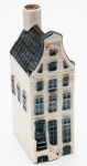 Colecionismo - KLM Delft Blue Houses, são um dos itens mais icônicos do colecionismo aeronáutico e de porcelanas. Elas não são apenas brindes, mas garrafas de licor (gim holandês) dadas a passageiros da classe executiva. Essa em especial número 38