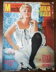 Revista Manchete Nº 544 (22/09/1962) - Maria Della Costa / Plebiscito / Eixo Cuba-Moscou - Destaque de Capa: A renomada atriz Maria Della Costa com o figurino da peça "Malícia de 1900", grande sucesso teatral em São Paulo na época.  Marcas normais do tempo e de manuseio. Contém a data de circulação ("22-9-62") anotada à caneta no topo, além de marcas de controle de banca/distribuição na parte superior esquerda do logotipo. Desgastes leves nas bordas e cantos da capa. Miolo e lombada firmes.