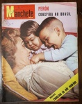 Revista Manchete Nº 264 - 11 de Maio de 1957 - Rara edição histórica da icônica revista Manchete, publicada no final dos anos 50. Item indispensável para colecionadores de impressos antigos, historiadores e entusiastas da imprensa brasileira.  Apresenta pequenas assinaturas/anotações à caneta no canto superior esquerdo da capa (visíveis na foto).