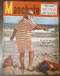 Revista Manchete Nº 241 - 1º de Dezembro de 1956 Item altamente colecionável, com chamadas marcantes que envolvem a política nacional, as forças de paz brasileiras e a geopolítica do Oriente Médio na época. Capa: Sinais normais de envelhecimento do papel e leve desgaste nas bordas.Detalhes: Apresenta as mesmas marcas e anotações à caneta no canto superior direito (sobre o logotipo), mantendo o padrão exato de catalogação do lote das imagens anteriores.