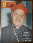 Revista Manchete Nº 343 (15 de Novembro de 1958) - Papa João XXIII (Roncalli) -  Um exemplar de grande valor histórico e religioso, lançado logo após a eleição papal daquele ano. Capa: Apresenta marcas de manuseio e do tempo, leves desgastes nas bordas e cantos, além de inscrições à caneta no canto superior direito (área do logotipo).Estrutura: Lombada e miolo firmes, preservando o aspecto visual original da capa.
