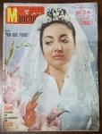 Revista Manchete Nº 445 (29 de Outubro de 1960) - Casamento de Tutu Quadros - O exemplar traz excelente cobertura política e social do marcante período de transição presidencial no Brasil. Capa: Apresenta marcas visíveis de manuseio, pequenos desgastes e vincos na folha, além de anotações à caneta no topo e na área do logotipo.Estrutura: Miolo e lombada firmes, mantendo a integridade histórica de todas as páginas.