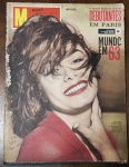 Revista Manchete Nº 557 (22 de Dezembro de 1962) - Mundo em 63 / Debutantes em Paris / Luely Figueiró - Um exemplar altamente colecionável que traz as expectativas para o ano de 1963 e o glamour da alta sociedade internacional do início dos anos 60. Capa: Apresenta excelente nitidez e expressão. Traz marcas normais de manuseio nas bordas e cantos, com anotações de arquivo à caneta e carimbo com data de época ("22.12.62") no lado direito e topo da capa.Estrutura: Margens preservadas, miolo firme e ótima legibilidade das chamadas históricas.
