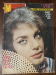 Revista Manchete Nº 447 (12 de Novembro de 1960) - Eleições Kennedy x Nixon / Terceiro Mistério de Fátima -  Um exemplar de altíssimo valor jornalístico que capta um dos momentos políticos mais importantes do século XX e temas de grande repercussão religiosa e científica da época. Capa: Apresenta marcas visíveis de manuseio e desgaste natural do tempo nas bordas. Há uma pequena perda de papel com desgaste na extremidade inferior esquerda, além de anotações e carimbo com data de época ("12-11-1960") no canto superior direito sobre o logotipo.Estrutura: Miolo preservado e páginas totalmente legíveis, mantendo a integridade do registro histórico.