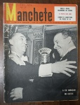 Revista Manchete Nº 198 (4 de Fevereiro de 1956) - Posse de JK / Juscelino e Jango no Catete - Um documento jornalístico e político de valor inestimável para colecionadores e pesquisadores, registrando em tempo real os bastidores imediatos da histórica posse presidencial que mudaria os rumos do desenvolvimento brasileiro. Capa: Apresenta excelente nitidez e excelente contraste de tons na imagem principal em preto e branco, mantendo o impacto da cena histórica. Contém marcas normais e suaves de manuseio nas bordas externas, além das habituais anotações de arquivo à caneta de forma discreta no canto superior direito (abaixo e ao lado do logotipo).