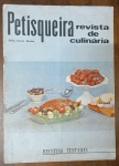 Revista Petisqueira de Culinária Nº 51 (Outubro de 1967) - Elisa Faria Rocha / Receitas Testadas -  Dirigida e editada pela célebre culinarista Elisa Faria Rocha, esta revista traz o selo de "Receitas Testadas", sendo um item de coleção valioso para historiadores da gastronomia nacional e entusiastas do estilo de vida vintage dos anos 60.