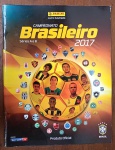 Álbum de Figurinhas Campeonato Brasileiro 2017 (Séries A e B)  Panini  VazioÓtimo estado de conservação. Capa íntegra, com brilho original preservado, sem rasgos ou dobras acentuadas.