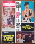 Revista O Cruzeiro (23/11/1968)  Visita da Rainha Elizabeth II ao Brasil + Caderno Campina GrandeEsplêndido exemplar de uma das edições mais emblemáticas da icônica revista O Cruzeiro, publicada em 23 de novembro de 1968 (Ano XL, Nº 47). O destaque principal da edição é a cobertura jornalística e fotográfica integral, totalmente em cores, intitulada "Tudo Sobre a Rainha no Brasil", registrando a célebre passagem da monarca britânica pelo país durante o período milita