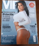 Revista VIP Nº 290 (Maio 2009)  Capa Priscila Pires (BBB 9)  Editora AbrilExcelente exemplar da consagrada revista masculina VIP, edição número 290, publicada pela Editora Abril em maio de 2009. A matéria e o ensaio principal de capa trazem a modelo e ex-BBB Priscila Pires sob a chamada "De vice ela não tem nada  Priscila: A nossa campeã do BBB", registrando o auge de sua popularidade na mídia nacional.
