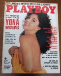 Revista Playboy Nº 127 (Fevereiro 1986)  Histórica: Capa Yoná Magalhães  Editora AbrilExemplar histórico e indispensável para colecionadores da revista Playboy no Brasil! Trata-se da histórica edição número 127, publicada pela Editora Abril em fevereiro de 1986, trazendo na capa e no ensaio principal a aclamada atriz Yoná Magalhães em sua primeira nudez total 1. Um ensaio que revolucionou a mídia da época e celebrou a beleza madura na televisão brasileira.