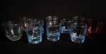 Lote com 10 copos para shot, confeccionados em vidro, sendo: 5 furta cor e 5 azuis. Med.: 5 cm.