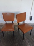 Par de cadeiras da década de 50, confeccionadas em madeira nobre com assento e encosto em curvin. Med: 88 x 43 x 43 cm. Obs: Retirada em Santa Teresa, mediante agendamento.