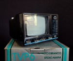 Colecionismo - CCE - TV P6 - TV Preto e branco - Rádio FM/AM. Obs. Não acompanha cabo.