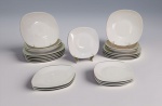 Parte de aparelho de jantar, em porcelana na cor branca, contando 9 pratos rasos, 6 pratos fundos e 8 pratos de sobremesa. Med: 18 x 18 a 25 x 25 cm.  Obs: Bicado em um prato fundo.