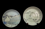 Pandant de pratos decorativos, confeccionados em porcelana, na cor branca, pintado a mão, com iconografia do Rio de Janeiro. Med.: 18 ,5 cm