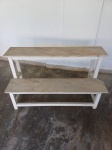 Suporte para planta em dois estágios, confeccionado em madeira, pintada na cor branca,com tampos em mármore branco. Med.: 83 x 140 x 60 cm. Obs.: Um dos mármores, com bicado na ponta. Retirada em Santa Teresa, com agendamento prévio.