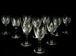 Lote com dez lindas taças para vinho tinto, confeccionadas em fino cristal europeu translucido, com decoração no padrão foguinho. Med.: 15 cm.