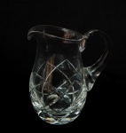 STRAUSS - H. STERN - Jarra confeccionada em cristal translucido, lapidação no padrão losango. Med.: 17 x 15 cm.