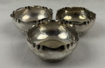 Três lavandas em metal espessurado à prata. Bordas recortadas. Medindo: 5,5 x 11 cm.