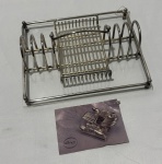 Riva. Porta talheres `Portofino` em metal espessurada à parta, com base em acrílico. Acomoda convenientemente 60 peças. Medindo: 9 x 27 x 22 cm.
