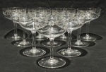 Baccarat, France - Dez taças para champanhe / sobremesa em cristal francês translucido, decorado com lapidação de ramos. Medindo: 12 x 10 cm. Manufatura ao fundo. Apresentam bicados, alguns na outros na borda