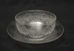 França. Tigela e presentoir em cristal francês ricamente lapidado. Medindo: 5 x 12 cm e  2 x 16 cm