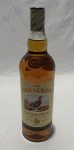 Whisky escocês The Famous Grouse Finest Scotch Whisky, blended Scotch whisky produzido por Matthew Gloag & Son Ltd., Perth, Escócia. Acondicionado em garrafa original, com cápsula e lacre preservados, ostentando a tradicional marca fundada em 1800. Exemplar com rótulos originais e bom nível de líquido. Conteúdo não atestado.