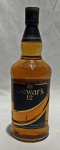 Whisky escocês Dewar's 12 Years Old, blended Scotch whisky duplamente envelhecido ("Double Aged"), produzido por John Dewar & Sons Ltd., Escócia. Acondicionado em garrafa original, com cápsula e rótulos originais preservados. Exemplar da tradicional linha premium da marca, reconhecida por seu processo adicional de maturação que confere maior suavidade e complexidade aromática. Conteúdo não atestado.