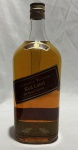 Whisky escocês Johnnie Walker Red Label, blended Scotch whisky, produzido por John Walker & Sons, Kilmarnock, Escócia. Acondicionado em garrafa original de 2 litros, teor alcoólico de 40%. Exemplar de grande formato, com rótulos originais preservados e bom nível de líquido. Conteúdo não atestado.
