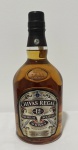 Chivas Regal 12 Years Old Premium Scotch Whisky. Tradicional whisky escocês blended produzido pela Chivas Brothers Ltd., Escócia, envelhecido por no mínimo 12 anos. Exemplar em garrafa de 1 litro, graduação alcoólica de 40% vol., apresentando lacre fiscal e bom nível aparente de conteúdo. Rótulo contemporâneo da consagrada marca fundada em 1801, reconhecida mundialmente pela suavidade e equilíbrio característicos de seus blends.