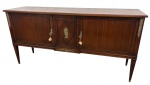 LAUBISCH HIRTH. Elegante buffet em madeira nobre, de linhas clássicas, com três portas e uma gaveta interna. Ricamente ornamentado com aplicações em bronze cinzelado, destacando-se ao centro placa decorativa com figura feminina em relevo. Pés afilados com terminais e adornos em bronze. Medindo 96 x 194 x 52,5 cm. Com etiqueta do fabricante.